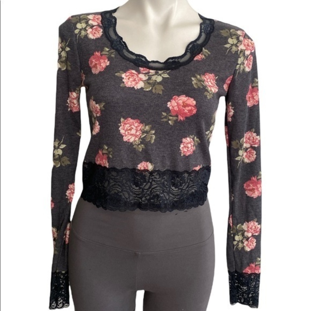 Curious gypsy woman crop top size M